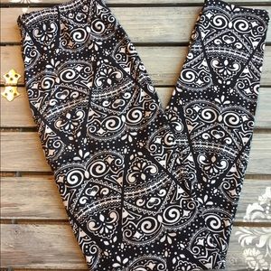 Agnes & Dora Black and White Leggings